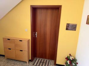 a room with a wooden door and a dresser at Apartment Alex in Hildesheim