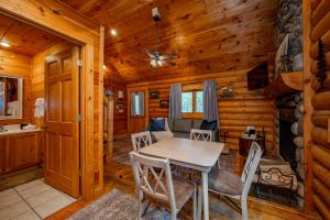 a dining room with a table and chairs in a cabin at Johnsons Creek Cabin by Railey Vacations in Oakland +23 photos