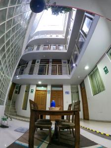 a room with a table and chairs and a building at Hostal Aurora a 3 cuadras de la Plaza de Armas in Cajamarca