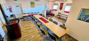 a classroom with tables and chairs in a room at Ferienhof Akkens, Greetsiel in Greetsiel