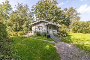 a small house in the middle of a yard at VGO922-Grabo-Strandkullen-22 in Gråbo