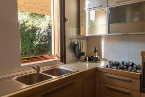 a kitchen with a sink and a window at La Casetta di Gio in Busnago