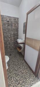 a bathroom with a toilet and a sink at Casa Laud Cuarto Guamuchil in Guayabas