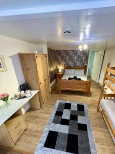 a bedroom with a bed and a checkered floor at Travellers Rest Motel in Ingoldmells