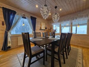 a dining room with a table and chairs at Orava Järven Talo in Ranua