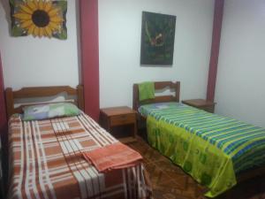 Un pat sau paturi într-o cameră la Hostal Selvatrip