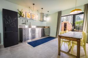 a kitchen with a table and a dining room at Ferox Stay in Varsenare