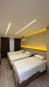 a group of four beds in a room at Dostlar Hotel in Mersin +22 photos