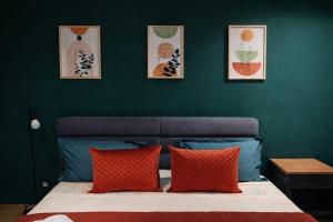 a bedroom with green walls and a bed with orange pillows at Captivating 2-Bed Apartment in Tunis in Tunis