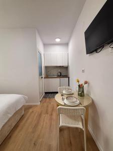 a small room with a table and a bed at Honey Hill Villa in Përmet