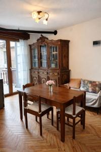 a living room with a wooden table and a couch at Appartamento Alta Valle Maira - Midia in Villaro