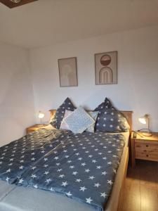 a bedroom with a bed with a blue comforter at Rettiner Sandbank in Neustadt in Holstein
