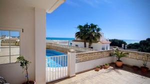 a balcony with a view of a swimming pool at Las estrellas in Peniscola