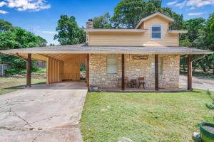 a house with a pavilion in the yard at Mi Rancho in Wimberley