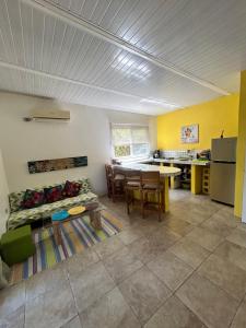 a living room with a couch and a table at Cabanas Los Colibris Hotel Ecolodge in San Carlos