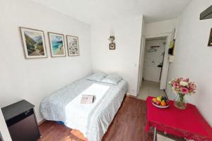 a bedroom with a bed and a bowl of fruit on a table at Studio La Gare in Paris