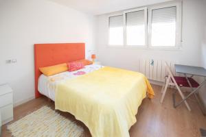 a bedroom with a bed and a desk and window at AG Piso Fogar Carballo, 3 habitaciones in Carballo