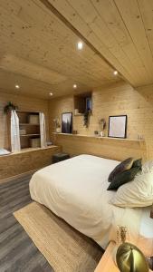 a bedroom with a large white bed in a room at Le petit chalet de Cholet in Cholet