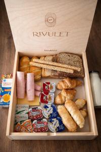 a wooden box filled with different types of food at Rivulet Studios in Laganas