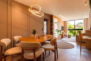a dining room with a table and chairs at 2-suite apartment just a few meters from Rua Coberta. in Gramado
