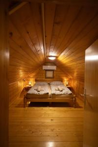 a small room with a bed in a wooden cabin at Marjetina gozdna hiška in Gager