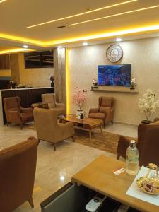 a waiting room with chairs and a clock on the wall at Dostlar Hotel in Mersin