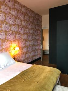 a bedroom with a bed and a pink wall at La Maison Saint Aignan in Saint-Aignan +38 photos