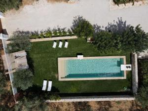 an aerial view of a yard with a swimming pool at Masseria Le Cerase in Conversano