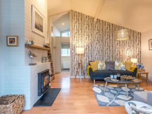 a living room with a couch and a fireplace at 1 Bed in Brockenhurst oc-78005 in Beaulieu +8 photos