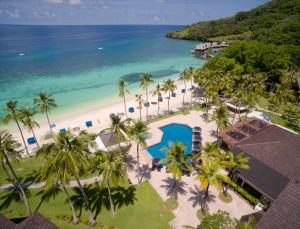 科罗尔Palau Pacific Resort & The Pristine Villas and Bungalows的棕榈树海滩和度假村的空中景致 更多37张照片