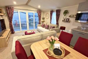 a living room with a couch and a table at Ingoldmells - Ingoldale Park Fantasy Island in Skegness