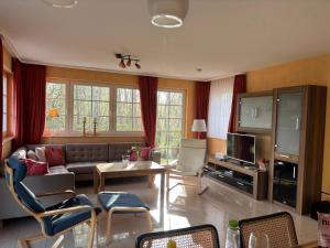 a living room with a couch and a table at Ferienhaus Prerow an der Stems in Prerow