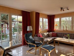 a living room with a couch and a table at Ferienhaus Prerow an der Stems in Prerow