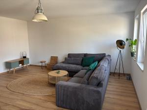 a living room with a couch and a table at Apartament Przy Parku in Bełchatów