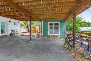 a house with two bikes parked in front of it at Coop at Canyon Lake in Canyon Lake +39 photos
