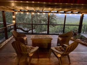 a screened in porch with chairs and a table at La Vista in Canyon Lake +29 photos