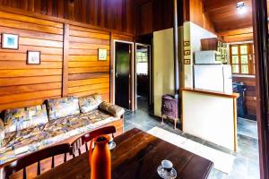 a living room with a couch and a table at Morada da Lua - Juquitiba in Juquitiba