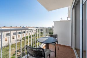 a balcony with a table and chairs and a view at Hauzify I Apartament Esmeralda in L'Ametlla de Mar