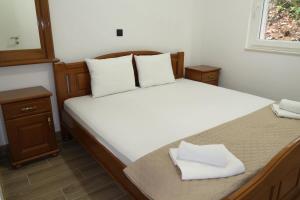 a bedroom with a large white bed with two pillows at Casa Bellora in Donja Jošica