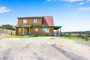 Gallery image of Lighthouse Hill Ranch - Log Home in Johnson City