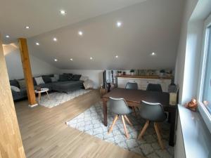 a living room with a table and a couch at Pribe in Reiskirchen