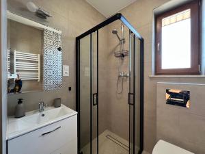 a bathroom with a shower and a sink at Noclegi Widokowa Przystań in Krajno Pierwsze +45 photos