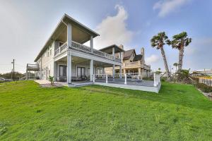 a large house with a large lawn in front of it at The Flamingo Place in Rockport