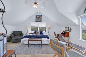 a bedroom with a bed and a table and chairs at Lomax Lookout in Wimberley