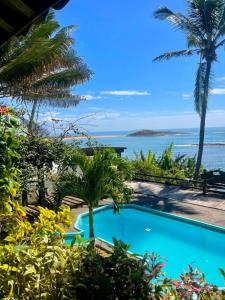 a view of the ocean from the resort at Pousada Recanto dos Colibris in Guarapari +54 photos