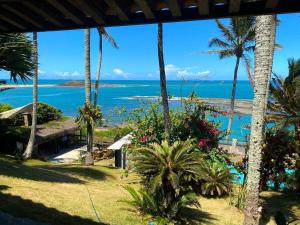 a view of the ocean from a resort at Pousada Recanto dos Colibris in Guarapari