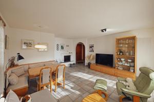 a living room with a couch and a table at Gemütliche Ferienwohnung in Ladir bei Flims Laax in Ilanz