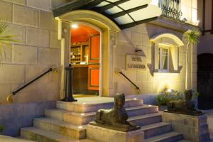 a building with stairs with a statue in front of it at La Galería in Donostia-San Sebastián