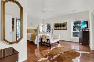 a bedroom with a bed and a mirror at Casa Cielo in Wimberley +13 photos
