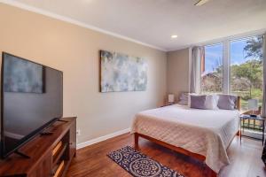 Gallery image of Lakeside Villa - Quite Location, walk to the Country Club in Diamondhead